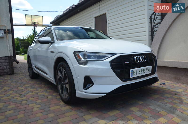 Внедорожник / Кроссовер Audi e-tron 2020 в 