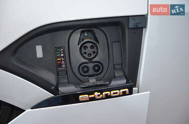 Внедорожник / Кроссовер Audi e-tron 2020 в 