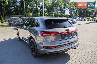 Внедорожник / Кроссовер Audi e-tron 2022 в 
