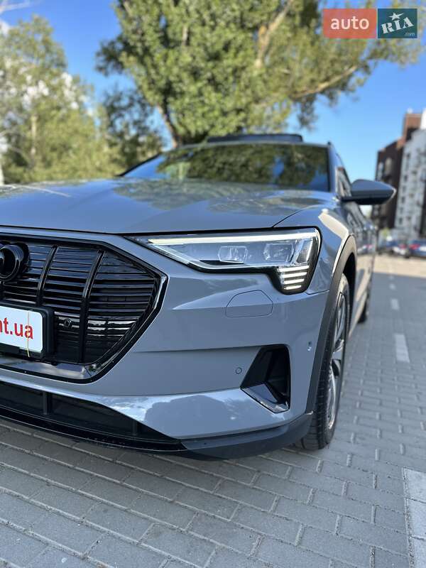 Позашляховик / Кросовер Audi e-tron 2020 в Білогородці