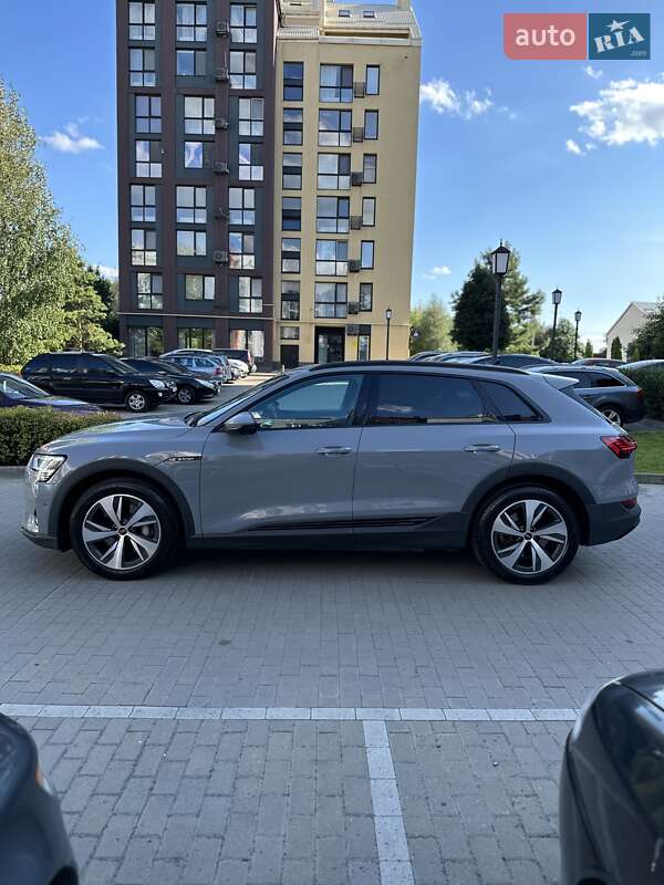 Позашляховик / Кросовер Audi e-tron 2020 в Білогородці