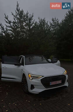 Внедорожник / Кроссовер Audi e-tron 2019 в 