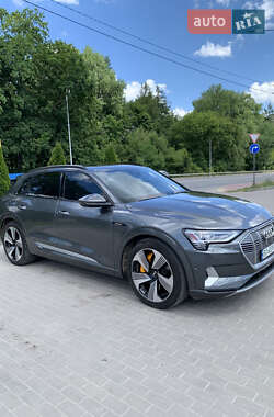 Позашляховик / Кросовер Audi e-tron 2019 в 