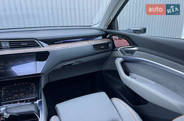 Внедорожник / Кроссовер Audi e-tron 2019 в 