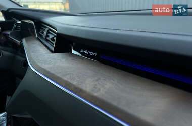 Внедорожник / Кроссовер Audi e-tron 2019 в 