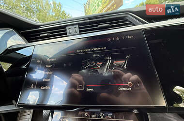 Внедорожник / Кроссовер Audi e-tron 2020 в 