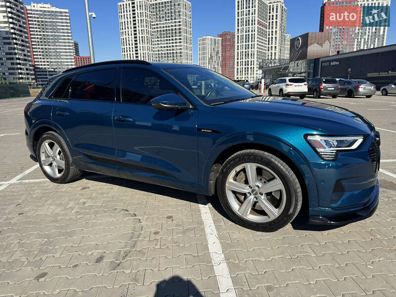 Внедорожник / Кроссовер Audi e-tron 2019 в Киеве