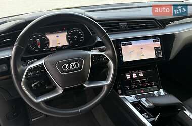 Внедорожник / Кроссовер Audi e-tron 2020 в 