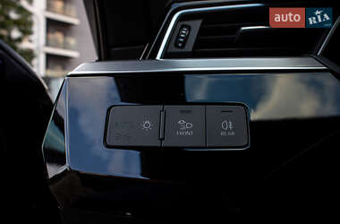 Внедорожник / Кроссовер Audi e-tron 2020 в 