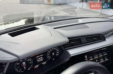 Внедорожник / Кроссовер Audi e-tron 2022 в 