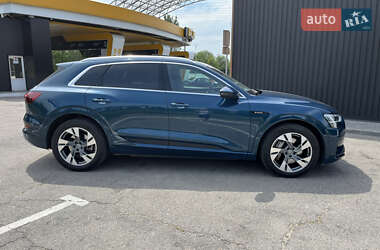 Внедорожник / Кроссовер Audi e-tron 2020 в 