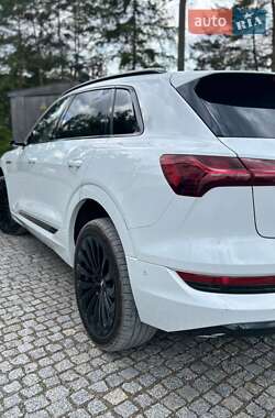Внедорожник / Кроссовер Audi e-tron 2019 в 