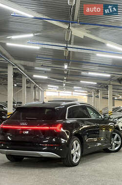 Внедорожник / Кроссовер Audi e-tron 2019 в 