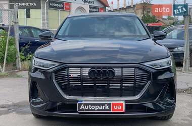 Внедорожник / Кроссовер Audi e-tron 2022 в 