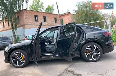 Внедорожник / Кроссовер Audi e-tron 2022 в 
