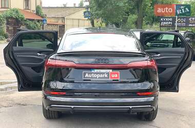 Внедорожник / Кроссовер Audi e-tron 2022 в 