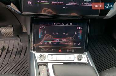 Внедорожник / Кроссовер Audi e-tron 2022 в 