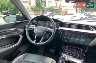 Внедорожник / Кроссовер Audi e-tron 2022 в 