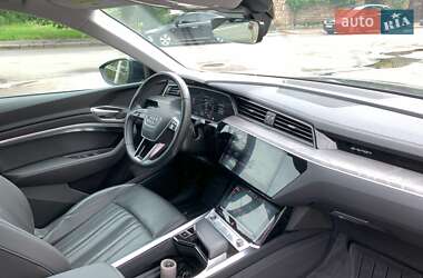 Внедорожник / Кроссовер Audi e-tron 2022 в 
