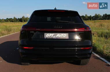 Внедорожник / Кроссовер Audi e-tron 2022 в 