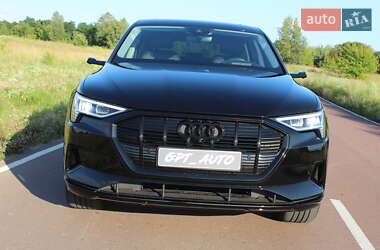 Внедорожник / Кроссовер Audi e-tron 2022 в 