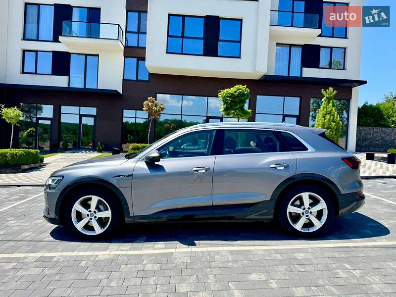 Внедорожник / Кроссовер Audi e-tron 2019 в 