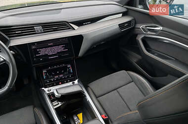Внедорожник / Кроссовер Audi e-tron 2022 в 