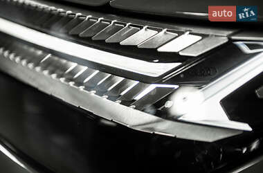 Позашляховик / Кросовер Audi e-tron 2022 в 