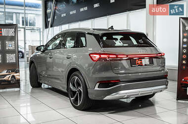 Позашляховик / Кросовер Audi e-tron 2022 в 