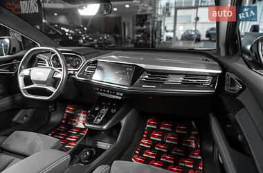 Позашляховик / Кросовер Audi e-tron 2022 в 