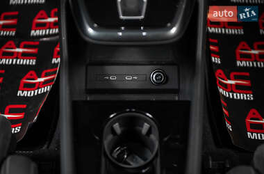 Позашляховик / Кросовер Audi e-tron 2022 в 