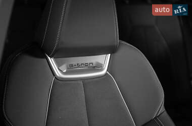 Позашляховик / Кросовер Audi e-tron 2022 в 