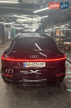 Внедорожник / Кроссовер Audi e-tron 2021 в 
