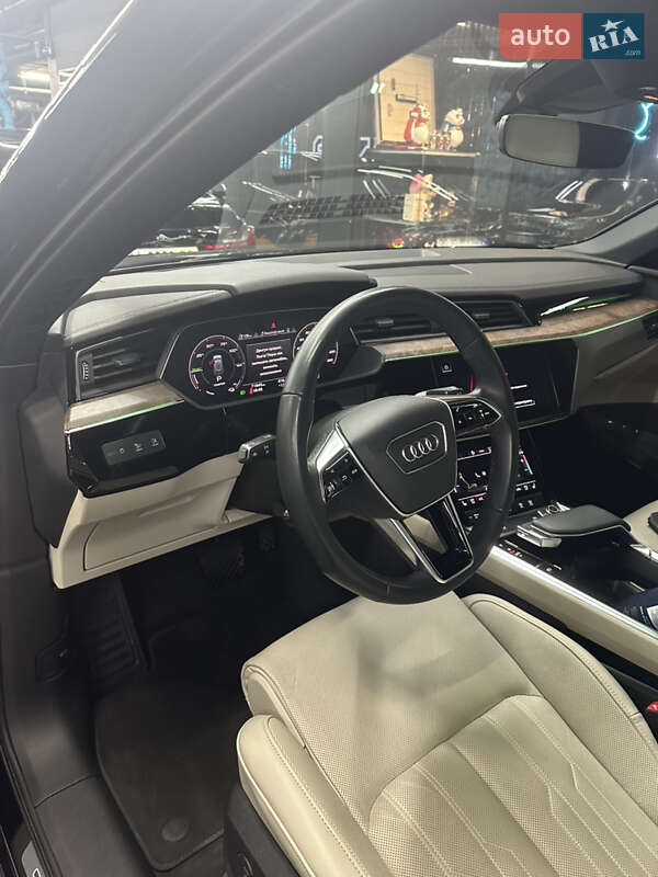 Внедорожник / Кроссовер Audi e-tron 2021 в Киеве