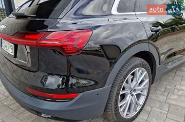 Внедорожник / Кроссовер Audi e-tron 2020 в 
