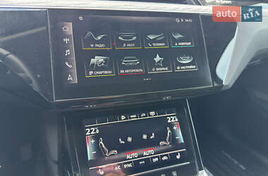 Внедорожник / Кроссовер Audi e-tron 2024 в 