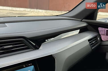 Внедорожник / Кроссовер Audi e-tron 2020 в 