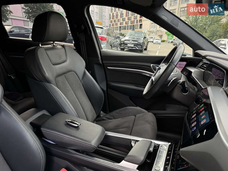 Позашляховик / Кросовер Audi e-tron 2020 в Києві