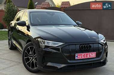 Внедорожник / Кроссовер Audi e-tron 2021 в 
