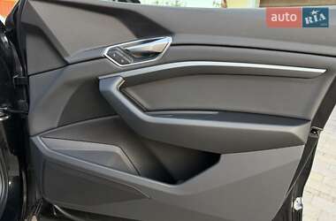 Внедорожник / Кроссовер Audi e-tron 2021 в 