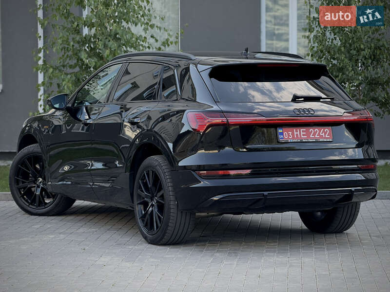 Позашляховик / Кросовер Audi e-tron 2022 в Луцьку