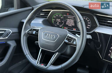 Позашляховик / Кросовер Audi e-tron 2022 в 