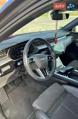 Внедорожник / Кроссовер Audi e-tron 2021 в 