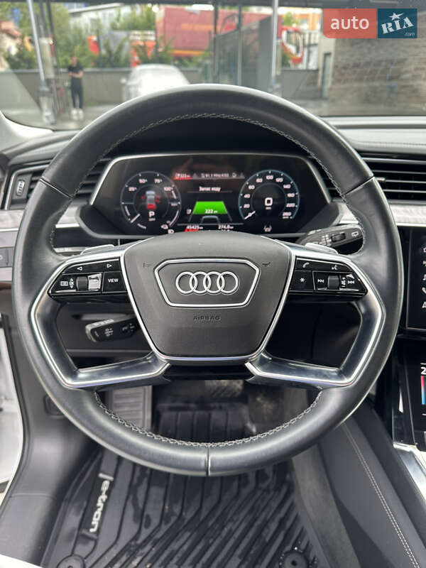 Внедорожник / Кроссовер Audi e-tron 2021 в Новояворовске