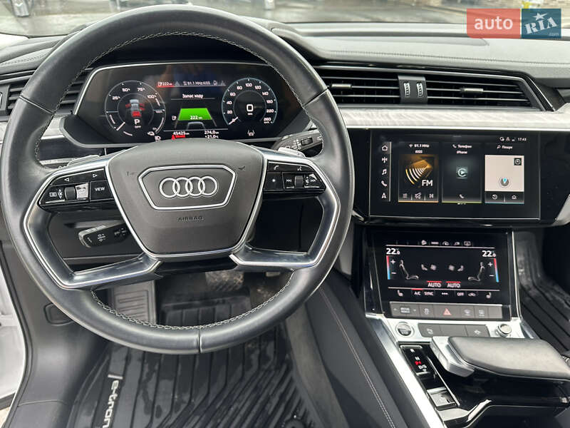 Внедорожник / Кроссовер Audi e-tron 2021 в Новояворовске