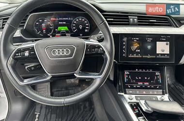 Внедорожник / Кроссовер Audi e-tron 2021 в 