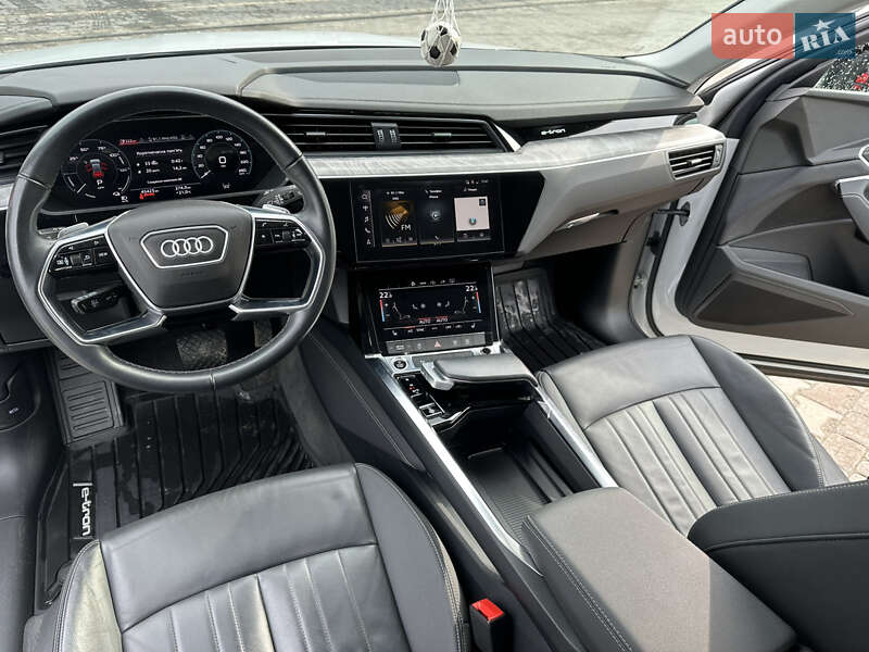 Внедорожник / Кроссовер Audi e-tron 2021 в Новояворовске