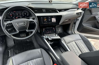 Внедорожник / Кроссовер Audi e-tron 2021 в 