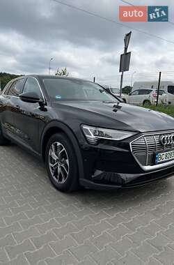 Позашляховик / Кросовер Audi e-tron 2022 в 