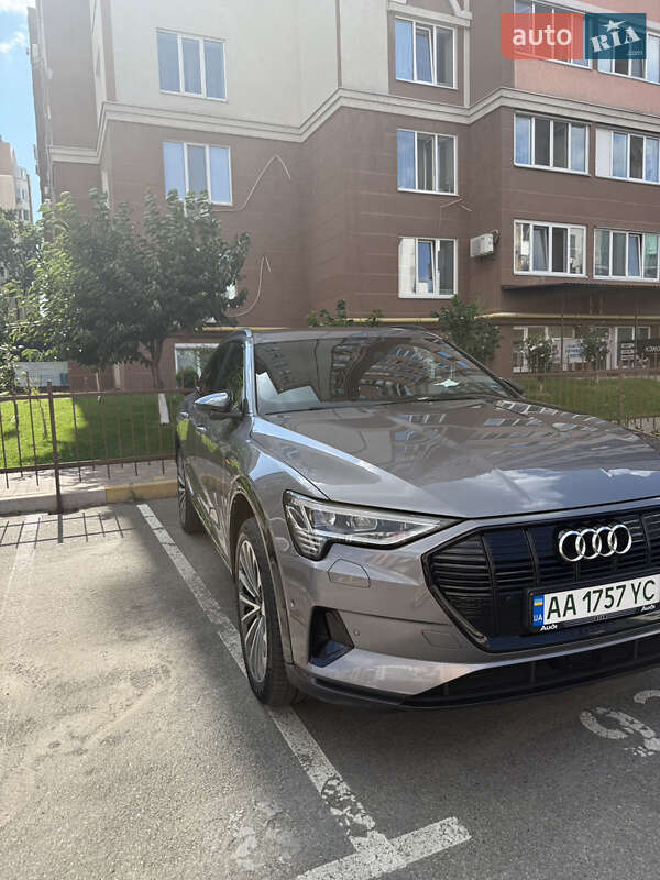 Внедорожник / Кроссовер Audi e-tron 2019 в Киеве